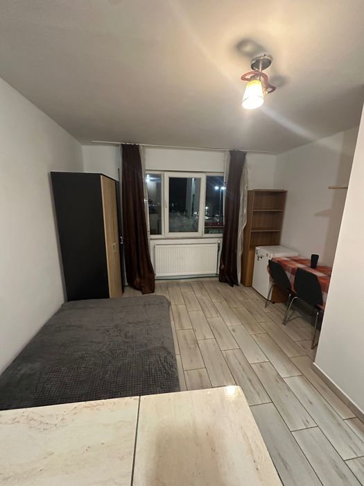 Proprietar inchiriez garsoniera zona UMT, Continental,