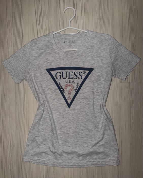 Тениска Guess с камъни