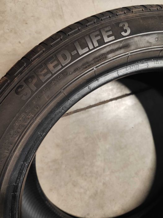 2бр.летни гуми 235/45/18 Semperit