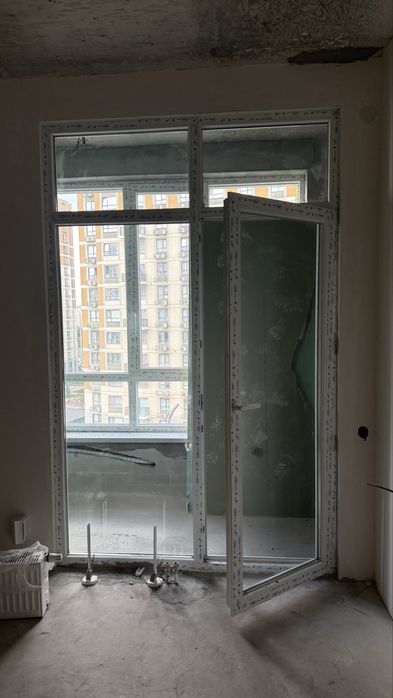Оконная рама с дверью