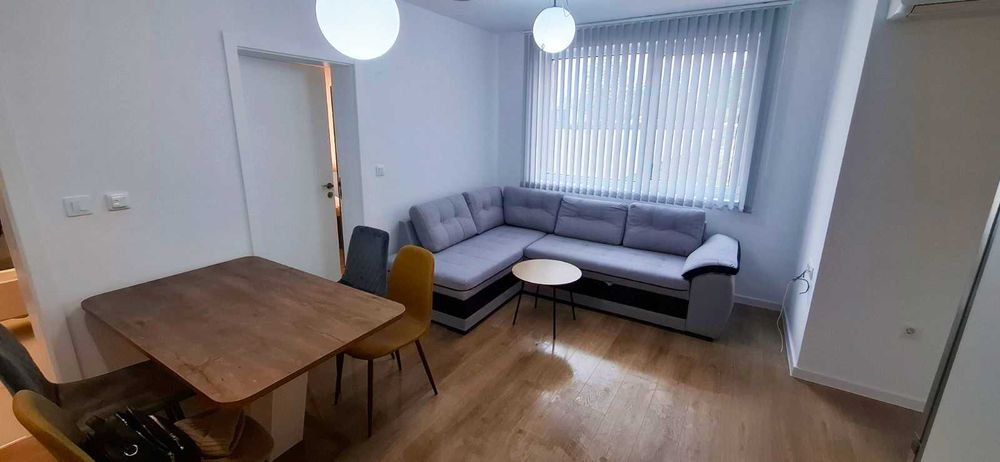 Дава се под наем Двустаен апартамент в Шумен, Тракия - 55 кв.м за 368.73 € - Снимка #1