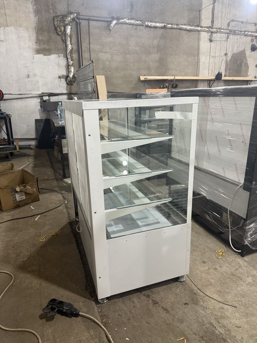 Витринный холодильник кондитерская витрина