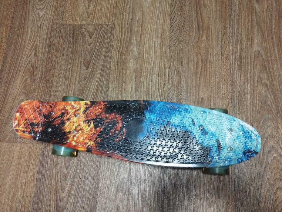 Скейтборд с принтом