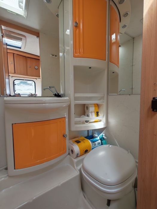 Vând rulotă turistică Dethleffs 440 an fabricație 2000