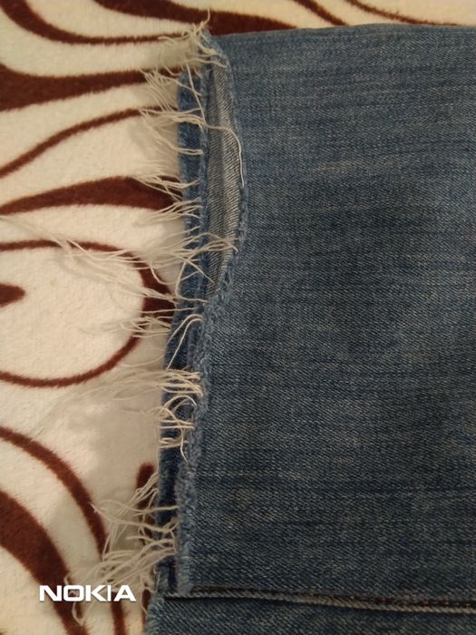 Vând blugi Levis w34