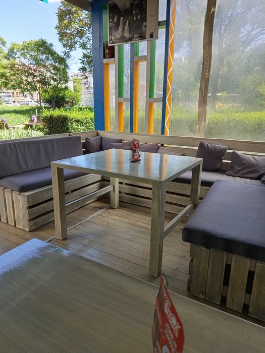 Масивен дървен навес