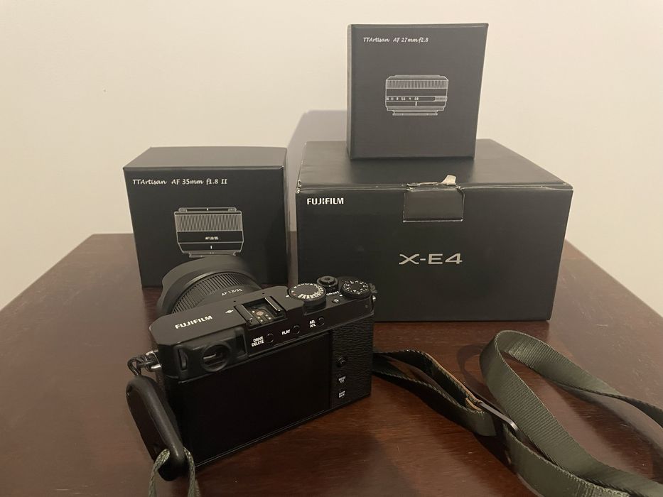 Fujifilm X-E4 с 2 обектива и аксесоари