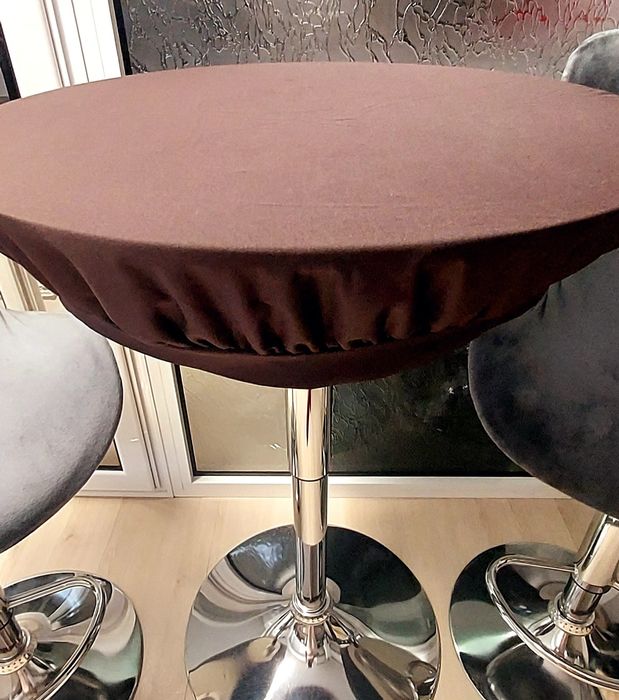 Fețe rotunde elastice pentru masă, tăvi ratan și șervete