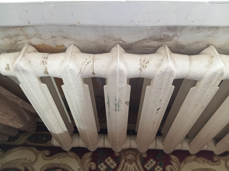 Чугунная батарея ,две одна 8 секций,другая 7