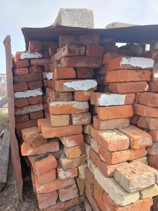Продам красный кирпич.