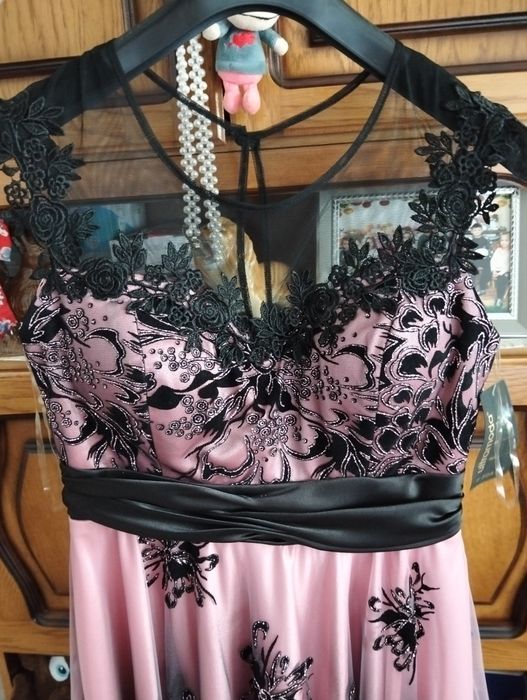 Vând Rochie Nouă cu eticheta