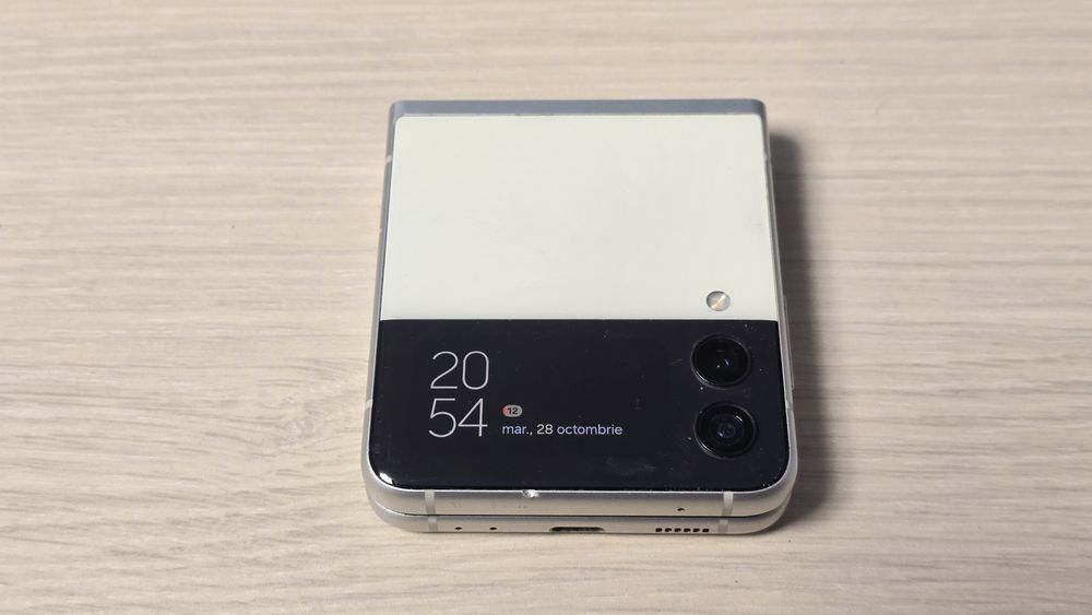 Samsung Z Flip 4 Defect ecran mare