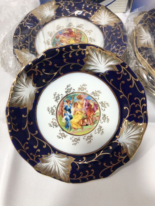 Продаются тарелки Мадонна Чехия оригинал