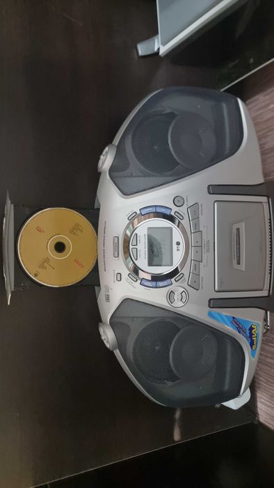 Магнитолла LG c CD проигрывателем
