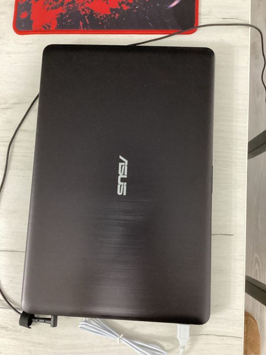 Laptop Asus.