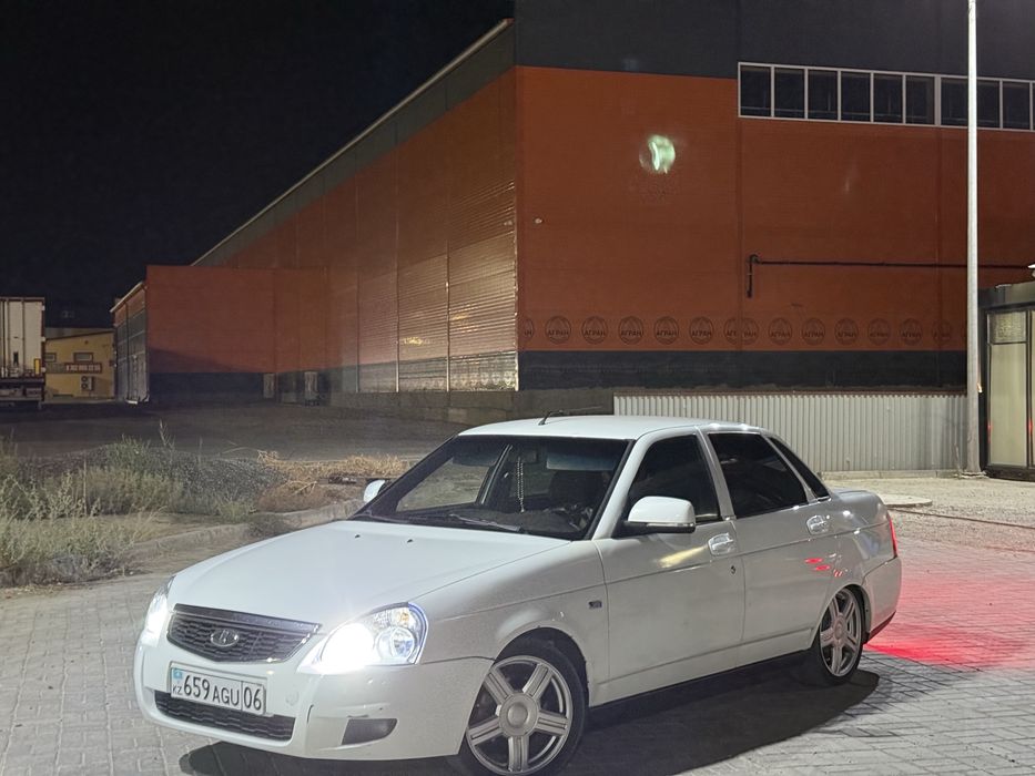 Приора 2 сатылад срочно!