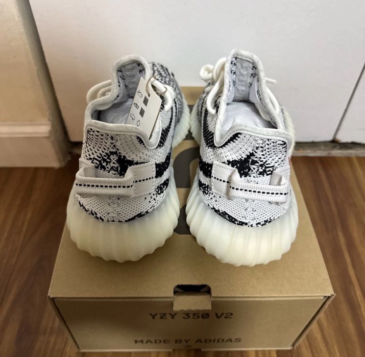 Adidasi Yeezy Boost 350 V2 Zebra