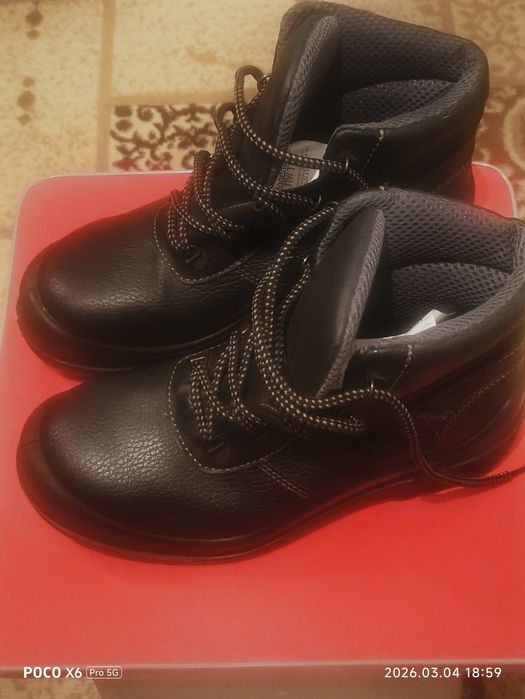 Продам спец обувь  б/у 38 размер летние