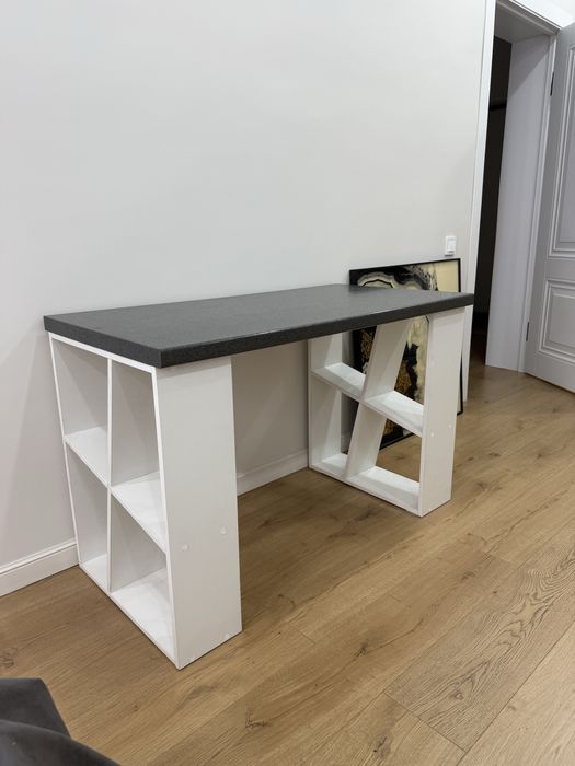 Продаётся дизайнерский стол