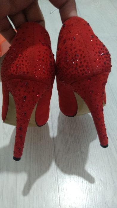 Красные туфли для женщин