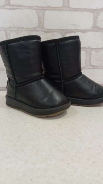 Продам детские зимние сапоги