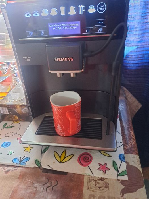 Vând aparat de cafea SIEMENS EQ.6 plus  și 400