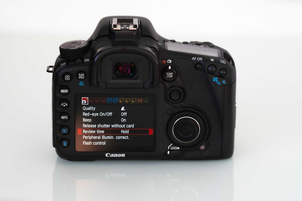 Super ocazie! CANON 7D FullBOX practic nou - doar 2ooo cadre + card CF