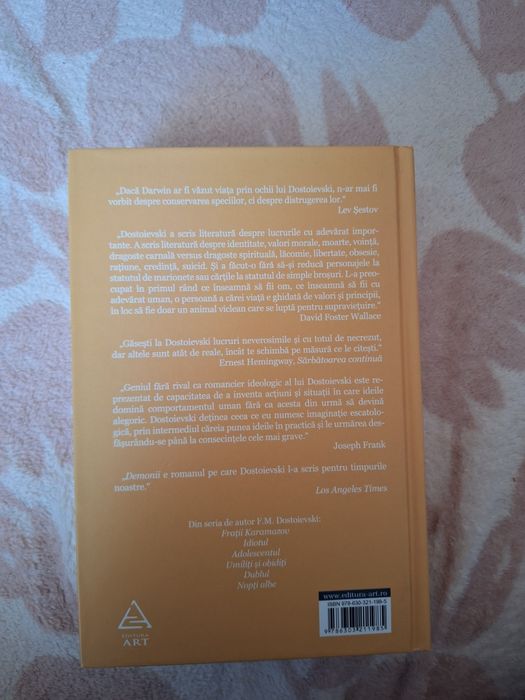 Carti pentru adolescenți