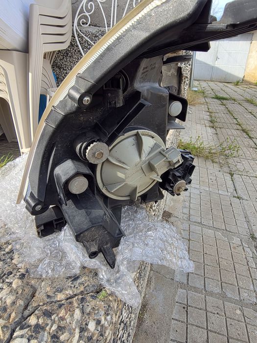 Ляв фар Mitsubishi grandis.