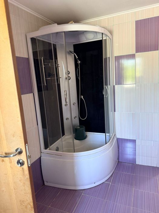 Inchiriez apartamnt intr o vila