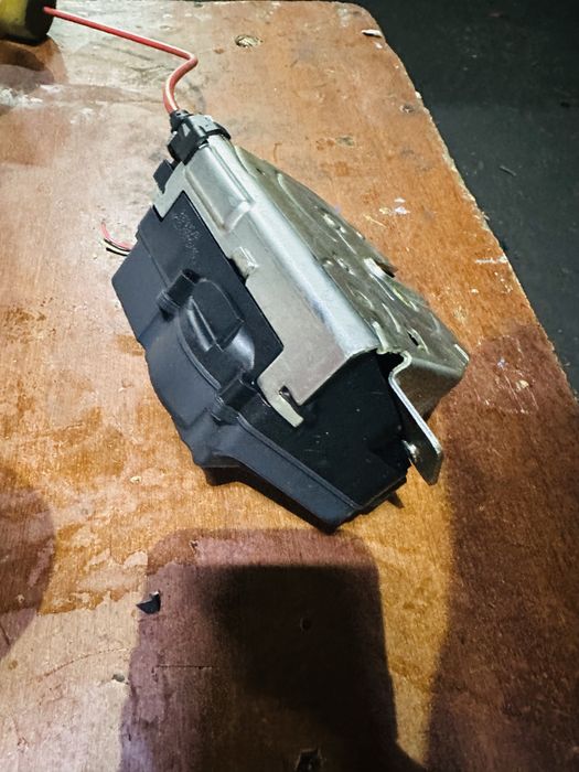 W164 замок багажника авторазбор мерседес бу запчасть привозной ML350