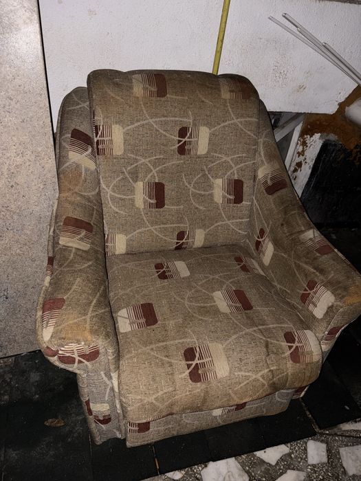 Vand doua fotolii second hand necesita curatare stare 7/10 / Doar IASI nu trimit / 35 lei bucata tg cucu iasi centru