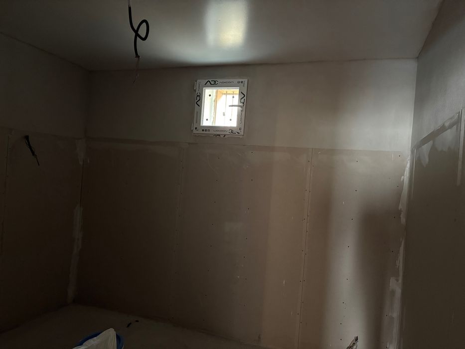 Vând casă sau schimb cu un apartament plus diferență