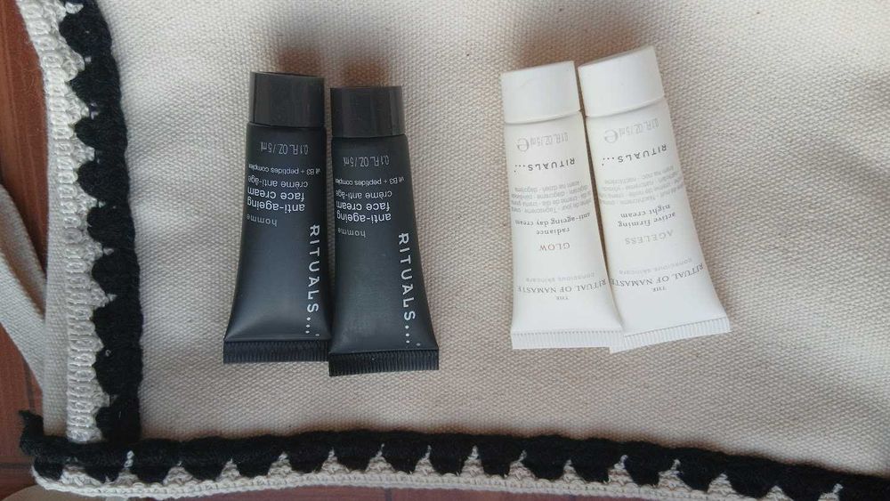Set Rituals si geanta cosmetica