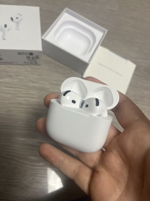 AirPods 4 cu ANC – ca noi – sunet premium