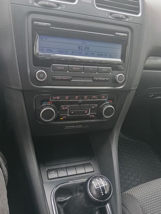 Radio CD Auto VW GOLF 6 in stare foarte bună.