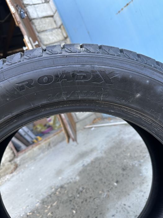 Продается комплект зимних шин ROADX