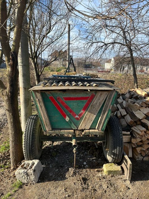 Vând căruță de tractor