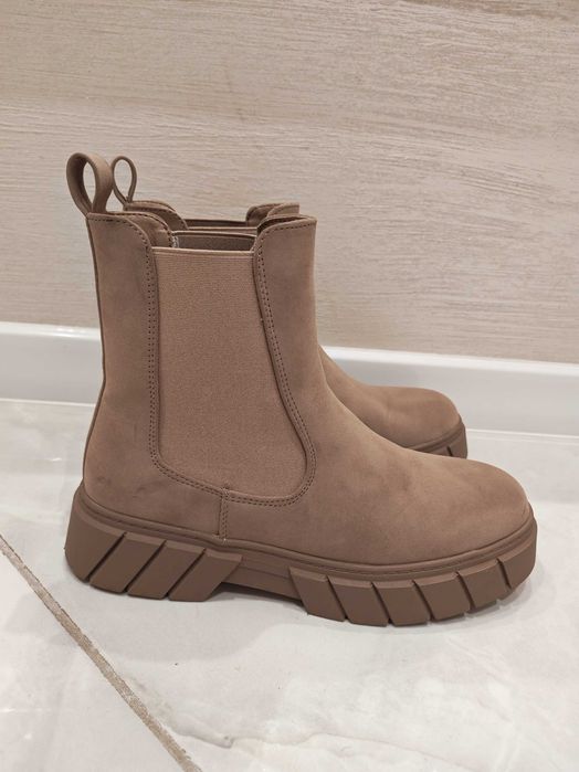 Дамски велурени боти