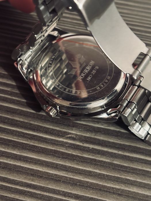 Продам наручные часы мужской