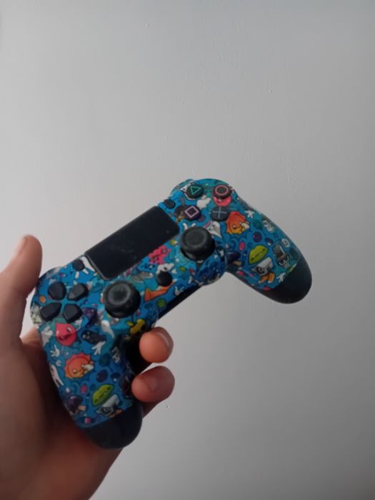 Vând controler ps4 si joc wwe2k25