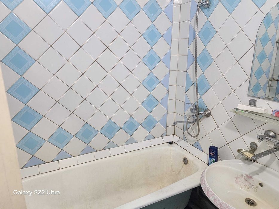 Sheriklikda sturdent o'g'il bollarga arenda kvartiran bor. Qorasuv 6.