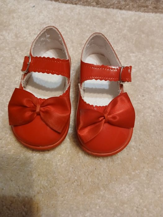 Pantofi fetita eleganți aproape noi