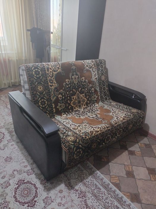 Продам диван в хорошем состоянии.