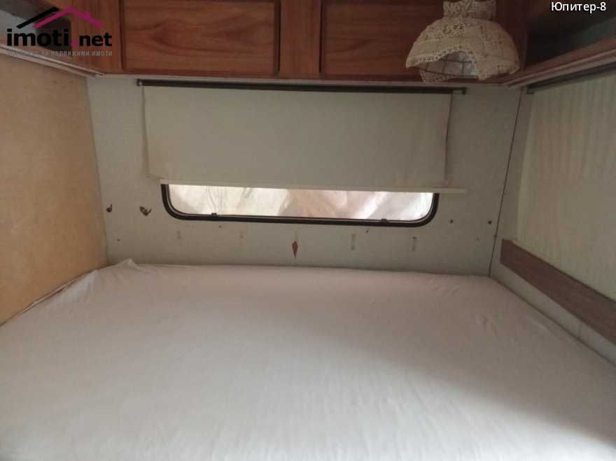 Продавам обз. каравана с веранда до плаж в Кариани. 8000 евро.