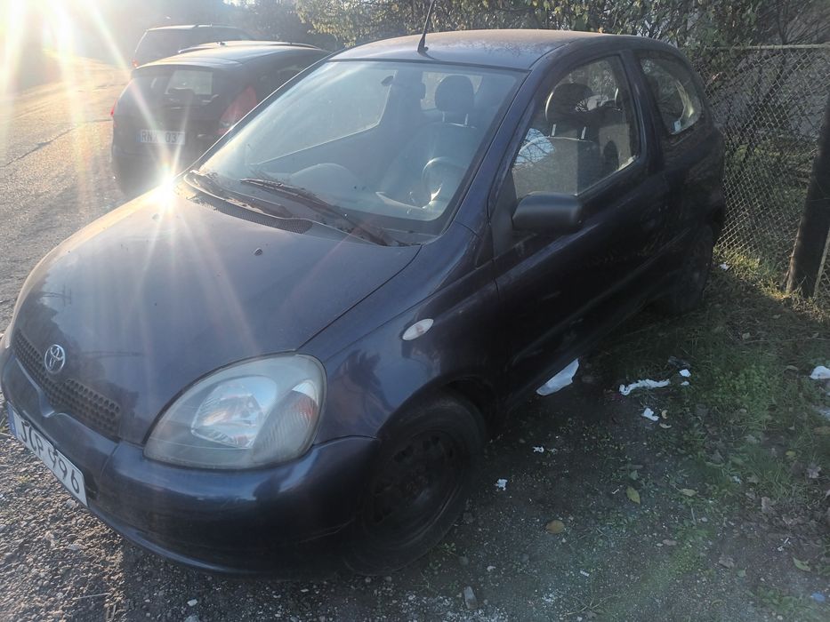 Toyota Yaris 1.0 vvti na casti