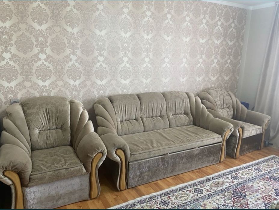 Продам диван с креслами