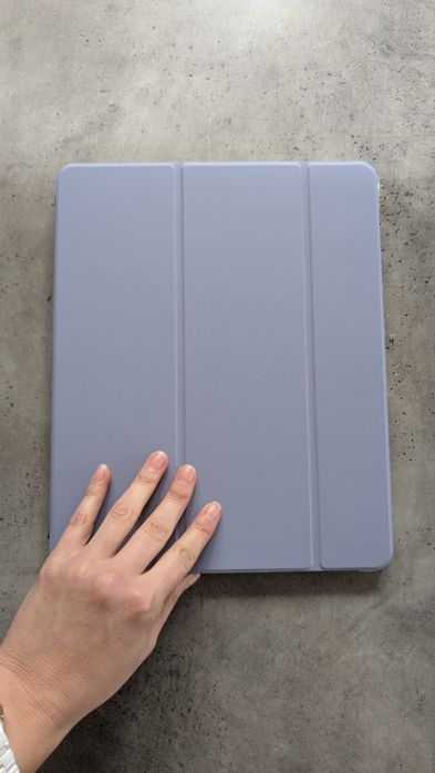 калъф за iPad Air M3 (2025) 13” – лилаво с прозрачен гръб