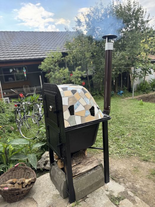 Cuptor  pizza , paine de fonta pe lemne     la comanda !