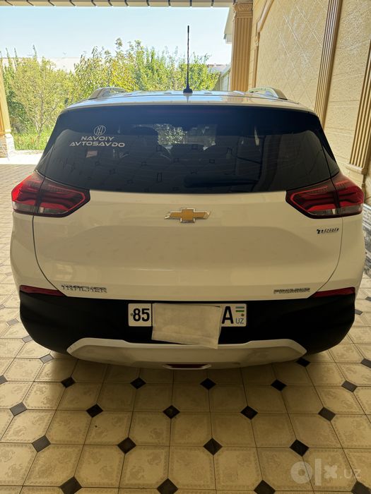 Продается Chevrolet трэкер белого цвета 2023 г.